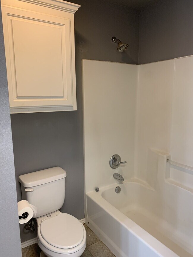 Building Photo - Beautiful duplex in Cooper School District!