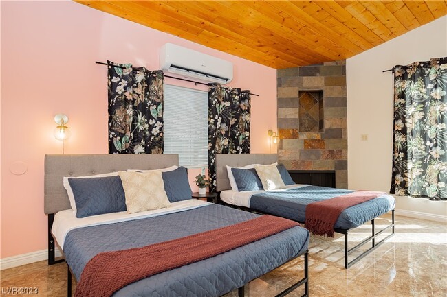 Building Photo - 2205 Santa Paula Dr