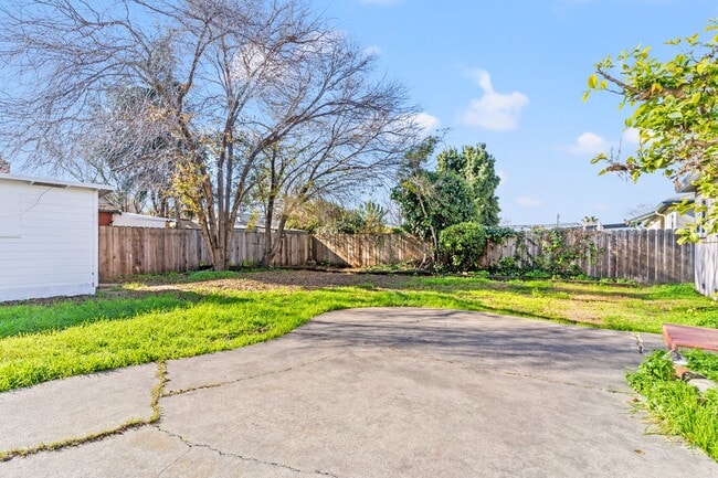 Building Photo - Renovated 3 Bd House in San Lorenzo Village w/ Large Yard Near Schools