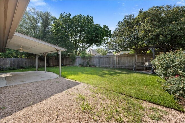 Building Photo - 1804 Camas Dr