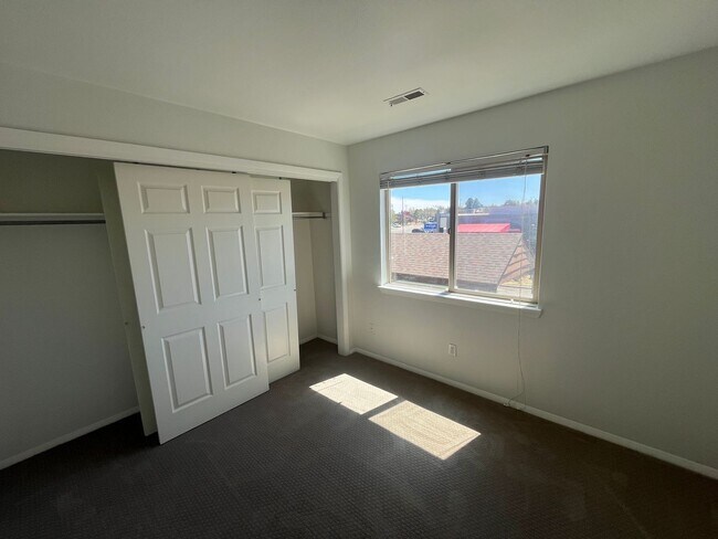 Building Photo - $500 OFF MOVE IN SPECIAL-  2BD/2BA with in unit washer/dryer