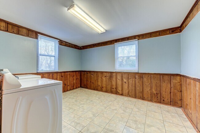 Building Photo - 3-Bedroom Home with Hardwood Floors & Fenced Yard in St. Louis