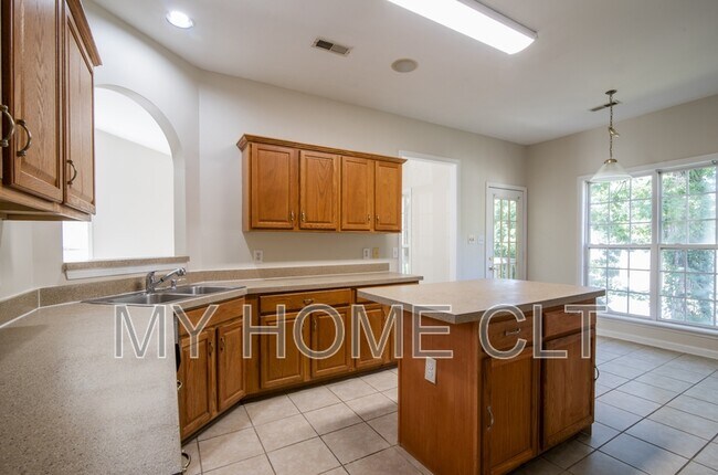 Building Photo - 15012 Rothesay Dr