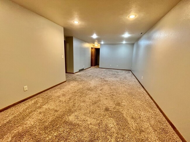 Building Photo - Updated 4 Bed/2 Bath East Side Ranch Home for Rent!!