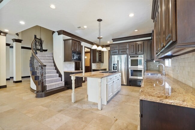 Building Photo - 30 N Palmiera Cir