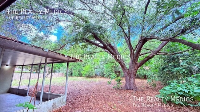 Building Photo - 104 E Osceola St