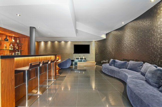 Building Photo - 210 Red Fox Rd