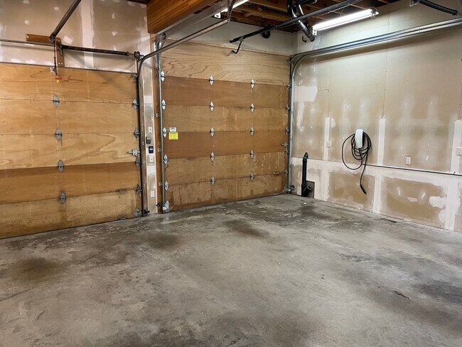 Building Photo - 3030 NW 95th St