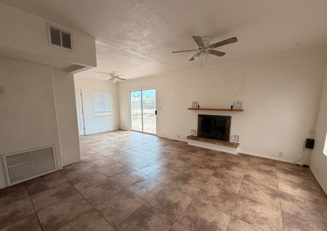 Building Photo - Quaint 3 Bed 1 Bath Home in the Heart of Florence, AZ!