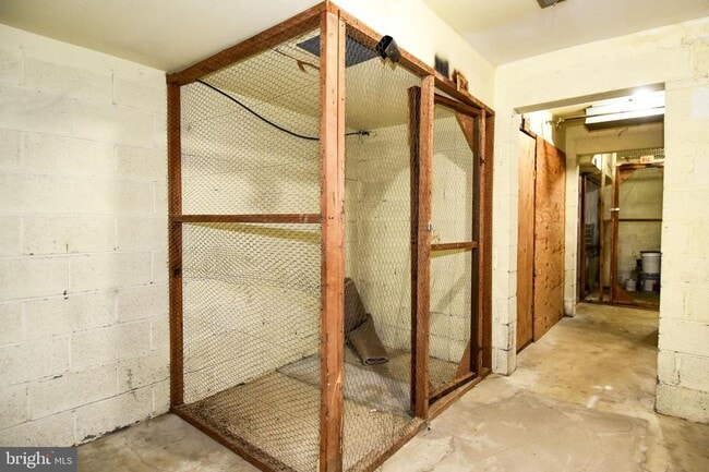 Building Photo - Commuter friendly location has easy access to I495 & Route 50. Metro bus stop in community.