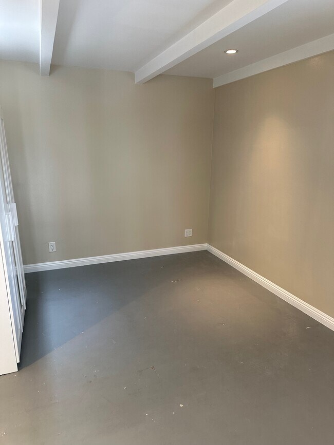 Building Photo - 222 Gull St