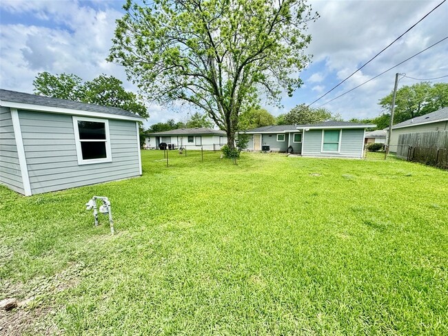 Building Photo - 3109 Danforth Memorial Dr