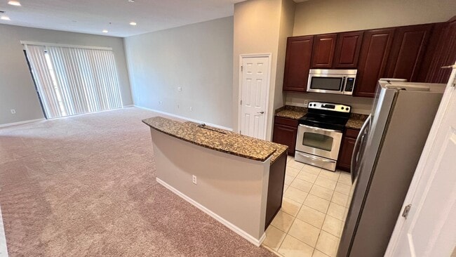 Building Photo - Beautiful 3/2 Townhouse Available !!