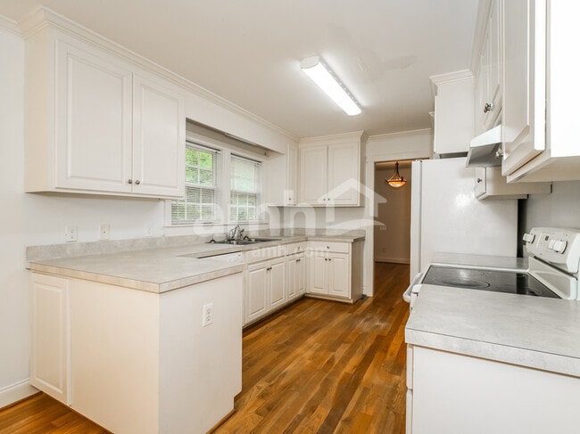 Building Photo - 332 Mendenhall Dr