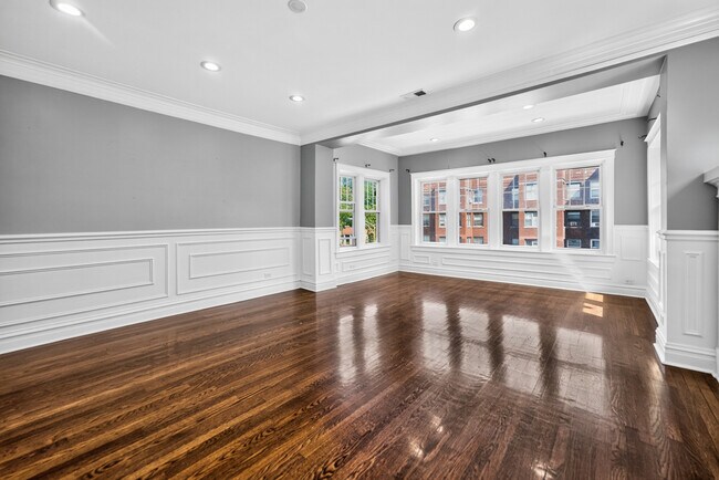 Building Photo - 7440 S Paxton Ave
