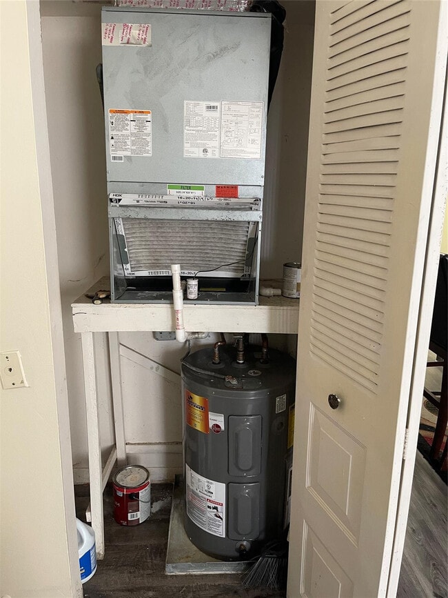 Building Photo - 7355 NW 5th Pl