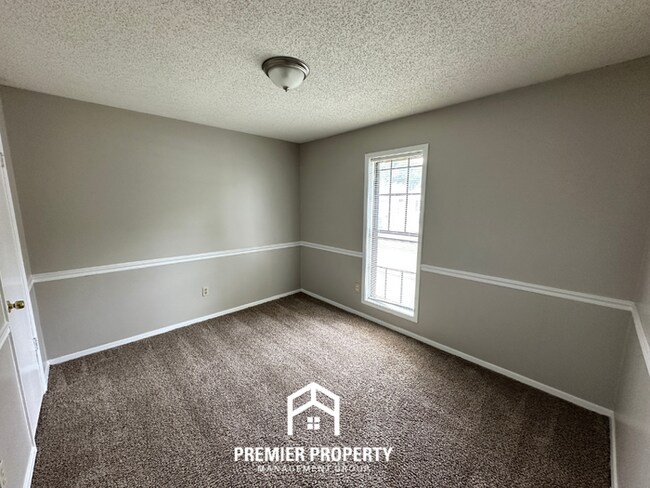 Building Photo - Charming 3BR/2BA in Country Brook | Vaulted Ceilings, Fireplace & Fenced Yard