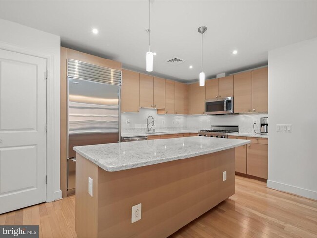 Building Photo - 2425 L St NW