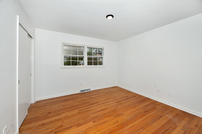 Building Photo - 2105 Shannonhouse Rd SW