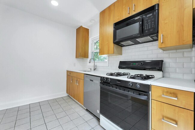 Building Photo - 179A Christie Heights St