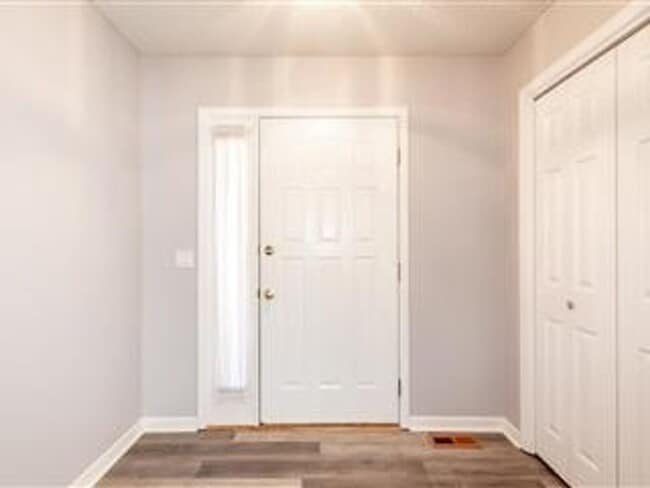 Building Photo - Large 3 Bedroom, 2 Bathroom home on the East End of the village. A serene neighborhood just waiti...