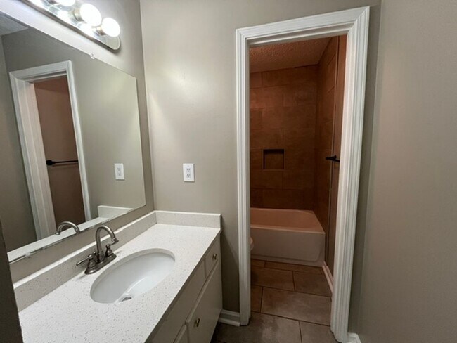 Building Photo - Renovated 3 Bedroom 1 Bath Home for Rent!!