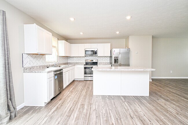 Building Photo - 5697 Julia Kate Dr