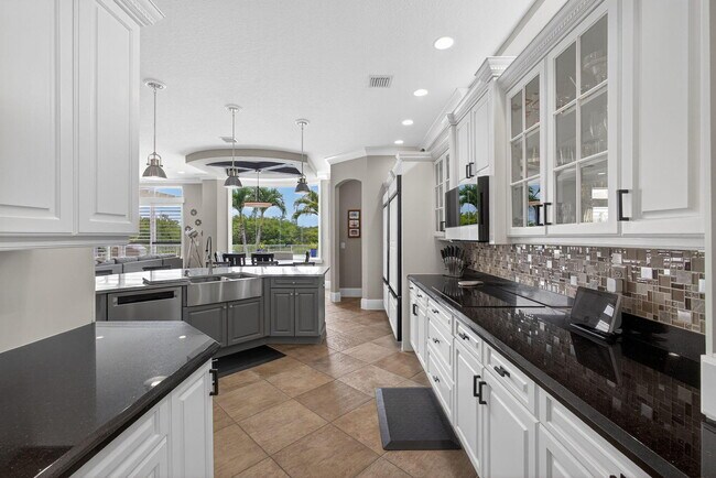 Building Photo - 9225 Delemar Ct