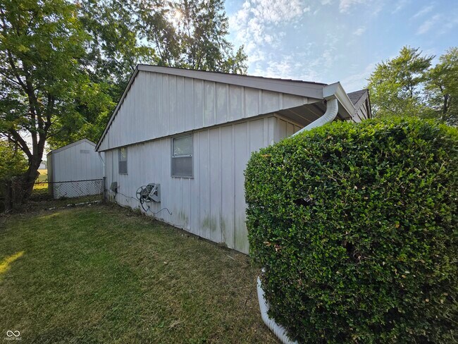 Building Photo - 2835 N Boehning St
