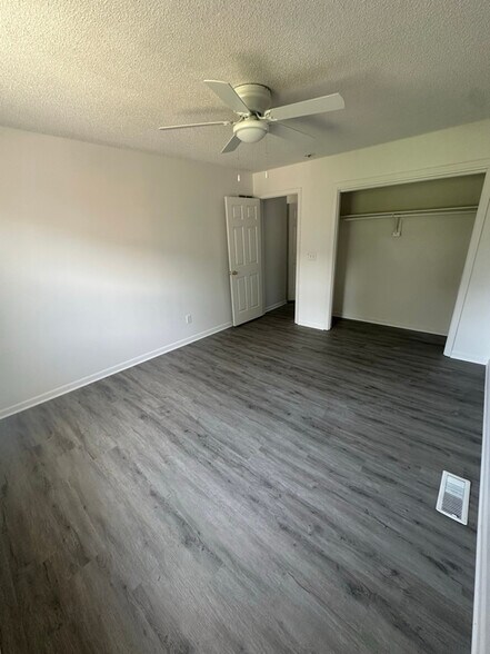 Building Photo - 1827 Gates Dr W