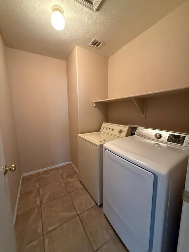 Building Photo - 3623 W Villa Linda Dr