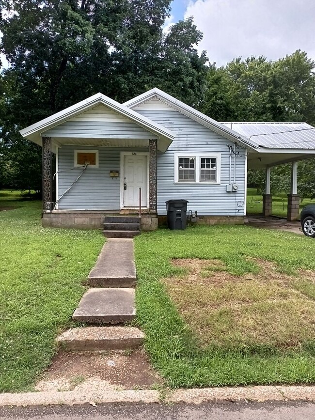 Primary Photo - 1211 W Vine Ave