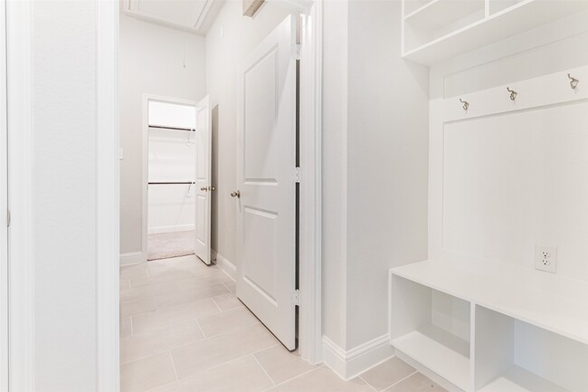 Building Photo - 2219 Grapewood Ln