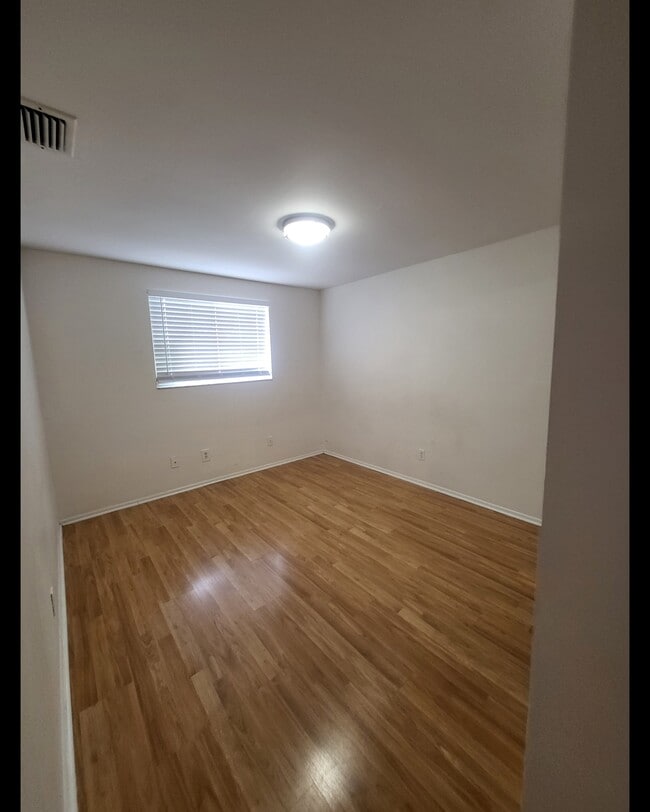 Building Photo - 1429 Winkler Ave