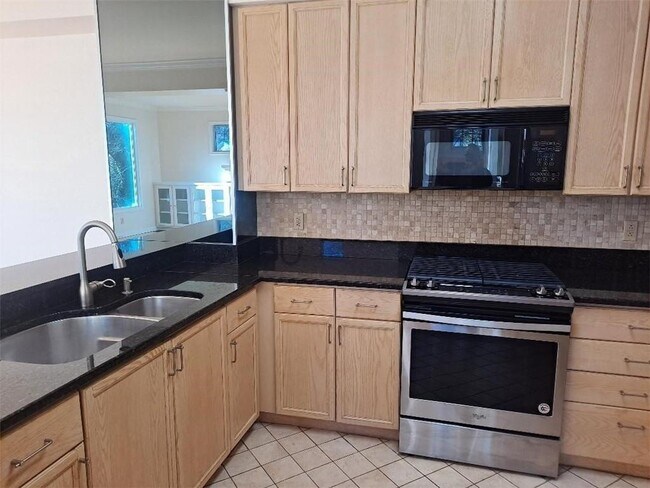 Building Photo - 2431 Coosawattee Dr NE