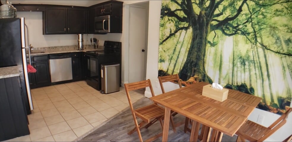 Building Photo - 2756 Sunset Strip Dr