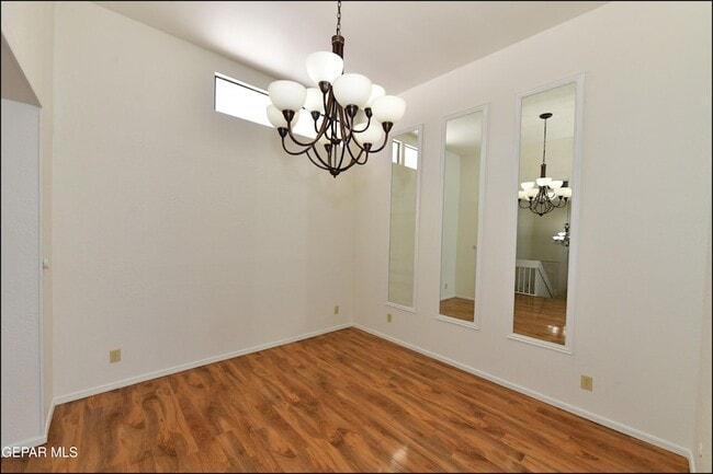 Building Photo - 5852 Mira Serena Dr