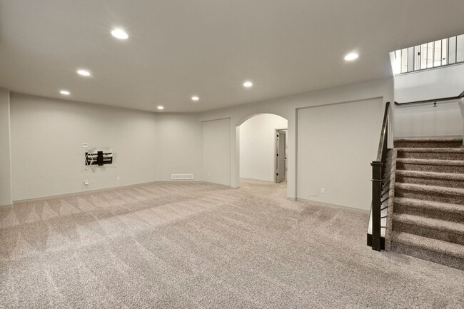 Building Photo - BEAUTIFUL 4BD + OFFICE MAIN-LEVEL LIVING H...