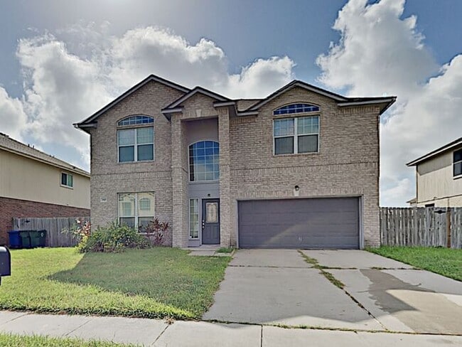 Building Photo - No Application Fees* $500 off 1st Months R...