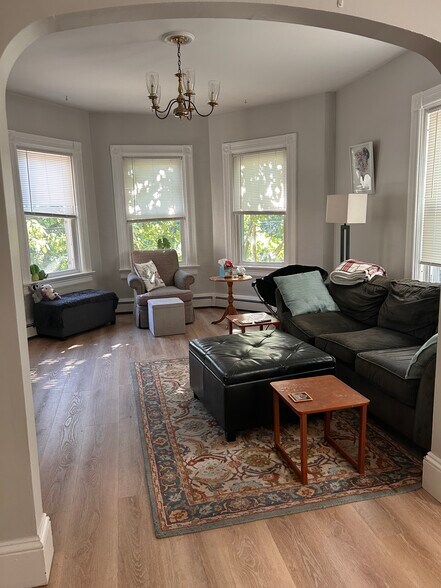 Primary Photo - 268 River Ave