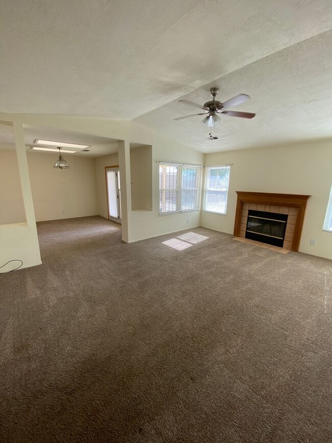 Building Photo - Rio Rancho 4/bd 2/ba 3/CG Views