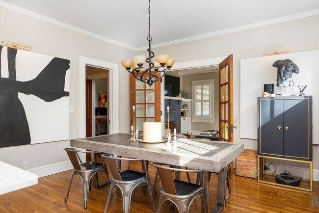 Building Photo - Beautifully Updated 2/2 w/ Great Backyard ...