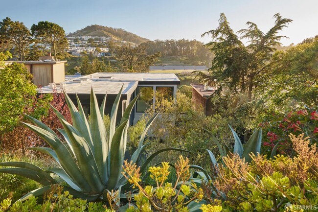 Building Photo - 169 Amber Dr