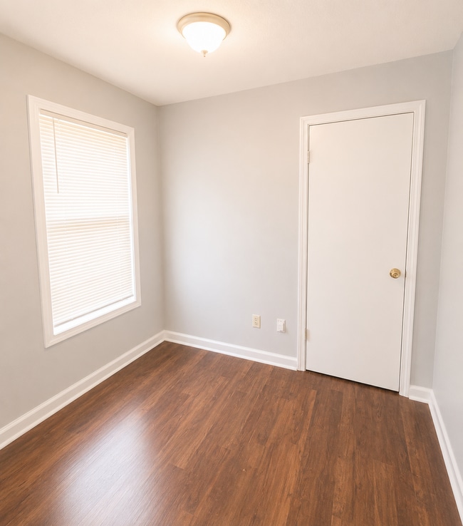 Building Photo - Charming 3 bedroom 1 bath Home - Open To Section 8