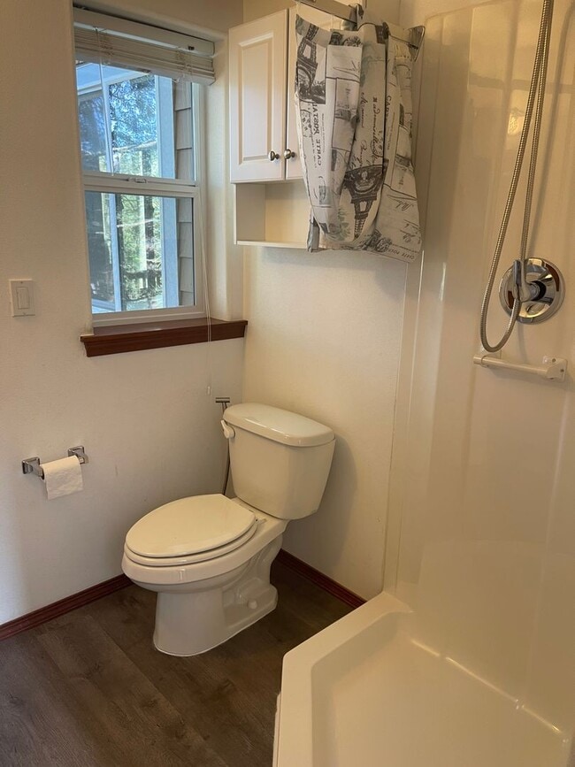 Building Photo - Gorgeous custom built home