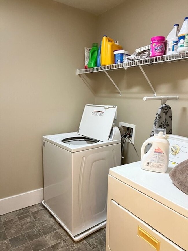 Building Photo - Single Family House