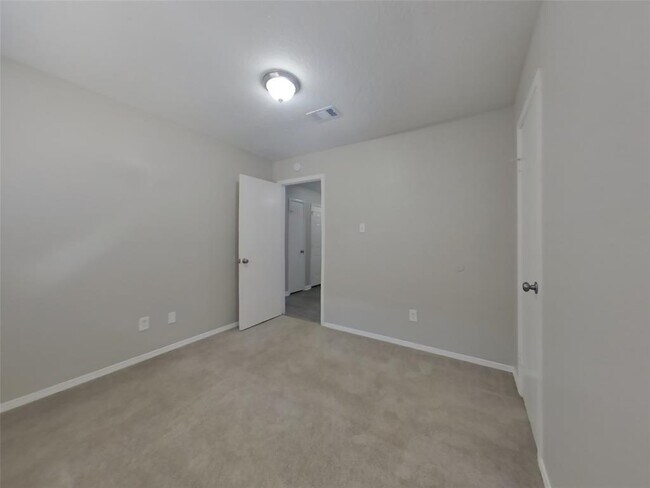 Building Photo - 22023 Singing Spurs Dr