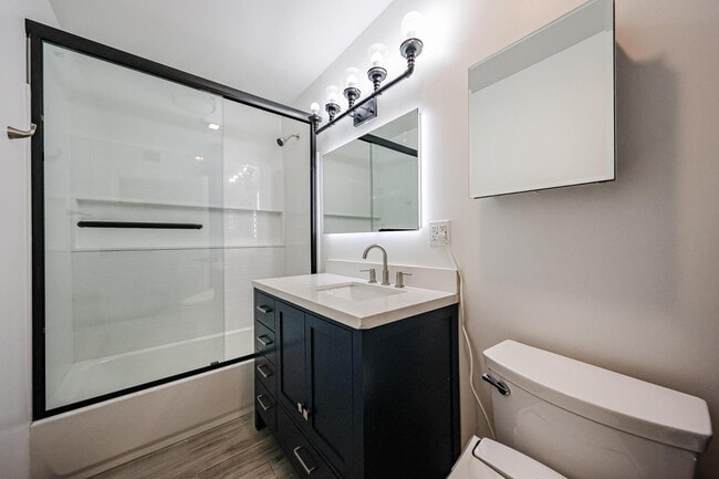 Building Photo - 2816 N 33rd Pl