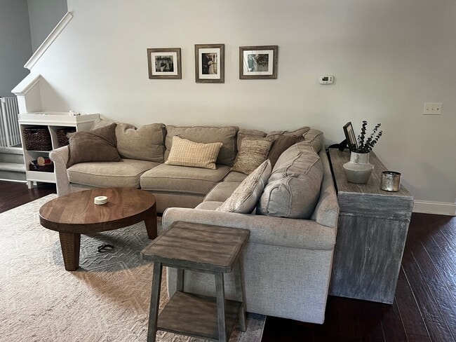 Building Photo - 413 Chablis Way