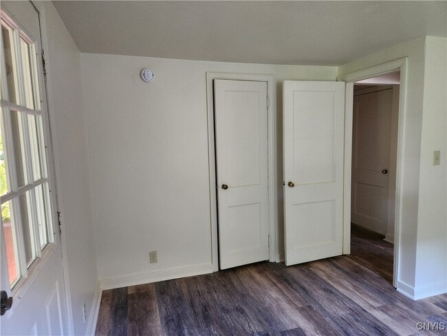 Building Photo - 239 N Midler Ave